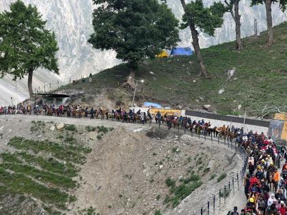 Shivling melt Again only remaning 22 foot Devotees may face disappointment | फिर पिघला शिवलिंग, 22 से एक फुट का रह गया, श्रद्धालुओं को हाथ लग सकती है निराशा Shivling melt Again only remaning 22 foot Devotees may face disappointment | फिर पिघला शिवलिंग, 22 से एक फुट का रह गया, श्रद्धालुओं को हाथ लग सकती है निराशा