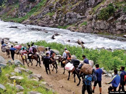 Amarnath Yatra, stopped after the Meteorological Department warned, was left from Jammu today after being suspended for one day | मौसम विभाग की चेतावनी के बाद रोकी गई अमरनाथ यात्रा, एक दिन स्थगित रहने के बाद आज जम्मू से हुआ था रवाना