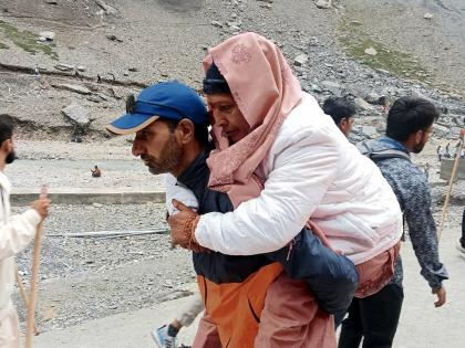 Amarnath Yatra 2025 Salute BSF soldier saved dozens pilgrims everyone praising him see pictures | Amarnath Yatra 2025: बीएसएफ जवानों को सलाम?, दर्जनों तीर्थयात्रियों को बचाया, हर लोग कर रहे तारीफ, देखिए तस्वीरें