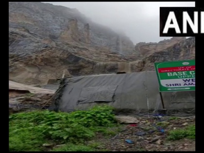 Amarnath Yatra 2022 Heavy rains holy cave security personnel rescue around 4000 pilgrims high mountains trigger flood scare | Amarnath Yatra 2022: अमरनाथ में पवित्र गुफा के पास भारी बारिश, सुरक्षाकर्मियों ने करीब 4000 तीर्थयात्रियों को सुरक्षित निकाला
