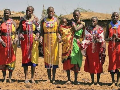 medagascar is the only country where men women and children wear a lamba cloths | इस देश में एक जैसे कपड़े पहनते हैं महिला-पुरूष, 170 साल पुराना है इसका इतिहास