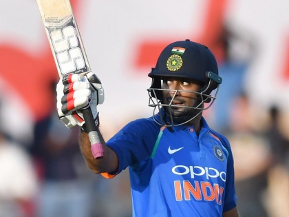 New Zealand vs India, 1st ODI: Ambati Rayudu leaves MS Dhoni Virat Kohli behind despite scored 13 runs | धोनी-कोहली को पछाड़ इस मामले में नंबर-1 बने अंबाती रायुडू