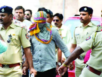 Nagpur: Gangster Ambekar arrested for rape of a dentist girl, sexually abused for many years | डेंटिस्ट युवती से बलात्कार मामले में गैंगस्टर आंबेकर गिरफ्तार, कई सालों से कर रहा था यौन शोषण