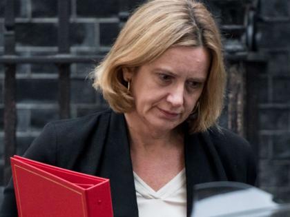 UK Home Minister Amber Rudd resigns over immigration scam | ब्रिटेन की गृह मंत्री अंबर रूड ने दिया इस्तीफा, इमिग्रेशन स्कैंडल को लेकर दबाव