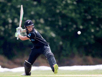 Amelia Kerr hits 232 to become highest individual run-scorer in women's ODI | न्यूजीलैंड की 17 साल की बल्लेबाज ने लगाई रिकॉर्डों की झड़ी, 145 गेंदों में ठोक डाले 232 रन