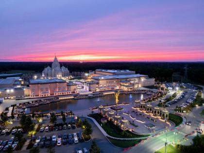Akshardham in New Jersey grand opening moment pride see it become largest Hindu temple in America second largest in world Absolutely brilliant see video pics | Akshardham Mandir In America: अमेरिका का सबसे बड़ा और दुनिया का दूसरा, 185 एकड़ भूभाग और 191 फुट ऊंचा, जानें और खासियत, देखें वीडियो और तस्वीरें