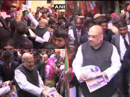 Delhi Elections 2020 Amit Shah during 'Jansampark Abhiyan' in Delhi Cantonment area | दिल्ली चुनाव: बीजेपी का जनसंपर्क अभियान शुरू, गृह मंत्री अमित शाह ने कैंट एरिया में डोर डू डोर कैंपेन कर मांगे वोट Delhi Elections 2020 Amit Shah during 'Jansampark Abhiyan' in Delhi Cantonment area | दिल्ली चुनाव: बीजेपी का जनसंपर्क अभियान शुरू, गृह मंत्री अमित शाह ने कैंट एरिया में डोर डू डोर कैंपेन कर मांगे वोट