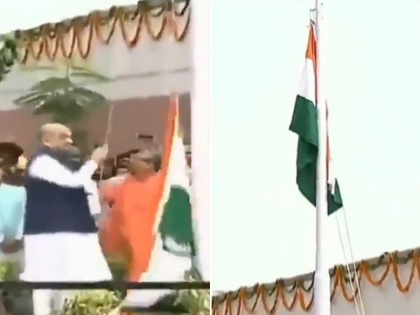 During flag hoisting in BJP headquarters Amit Shah did a mistake people upset | बीजेपी मुख्यालय में झंडा फहराते वक्त अमित शाह से हुई बड़ी चूक, लोगों ने कहा- तिरंगे का अपमान मत करो