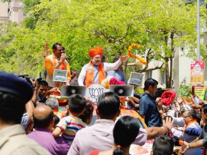 BJP National President Amit Shah's 'Jan Sampark Abhiyan' in Ahmedabad, Gujarat | लोकसभा चुनाव 2019: अमित शाह ने अहमदाबाद में किया रोड शो, लगे 'पूरा कश्मीर हमारा है' के नारे