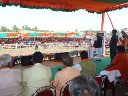 lok sabha election 2019 AmitShah addresses public metting in Rajgarh, Madhya Pradesh. | लोकसभा चुनावः भाजपा अध्यक्ष अमित शाह ने कहा, पीएम मोदी ने कूटनीति से पाकिस्तान को दुनिया में अलग-थलग किया