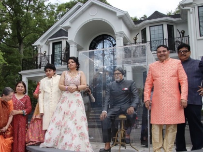 Indian ancestry family installs Amitabh Bachchan's statue at New Jersey home | भारतवंशी परिवार ने न्यू जर्सी स्थित घर में अमिताभ बच्चन की लगाई प्रतिमा, 600 लोगों के बीच किया अनावरण, स्टैच्यू की कीमत जान हो जाएंगे हैरान