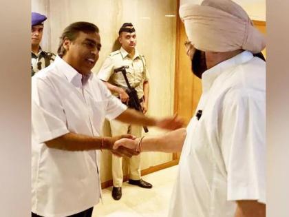 Fact Check: Punjab CM Amarinder Singh met Mukesh Ambani a day before Bharat Bandh? Know the truth | Fact Check: भारत बंद से एक दिन पहले पंजाब के सीएम अमरिंदर सिंह ने मुकेश अंबानी से की मुलाकात? जानें सच्चाई