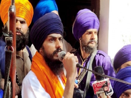 Three associates of Amritpal Singh have been arrested by the Punjab Police they are accused of giving help to pro-Khalistani Amritpal | अमृतपाल सिंह के तीन साथियों को पंजाब पुलिस ने दबोचा, भागोड़े खालिस्तानी की मदद का आरोप