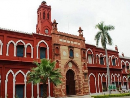 "Aligarh Muslim University cannot be a minority institution, it is an institution of 'national character'", Center tells Supreme Court | "अलीगढ़ मुस्लिम यूनिवर्सिटी अल्पसंख्यक संस्थान नहीं हो सकती, यह 'राष्ट्रीय चरित्र' की संस्था है", केंद्र ने सुप्रीम कोर्ट से कहा