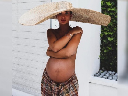 amy jackson shares pics of baby bump, know important thing about pregnancy, baby bumps, conceive, miscarriage in Hindi | प्रेग्नेंट एमी जैक्सन ने दिखाया बेबी बंप, दुनिया की हर महिला को जाननी चाहिए बेबी बंप से जुड़ी ये 8 बातें