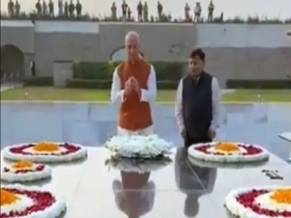 Amazon CEO Jeff Bezos Pays Tribute to Mahatma Gandhi India Visit, Says He Truly Changed the World | अमेजन के CEO जेफ बेजोस ने भारत आते ही महात्मा गांधी को दी श्रद्धांजलि, कहा- 'इन्होंने वास्तव में दुनिया बदल दी'