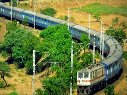Indian Railways makes history running three loaded trains joined together in 'Anaconda' formation | रेलवे की नई 'एनाकोंडा' स्‍टाइल ट्रेन देखी क्या, वीडियो हो रहा है वायरल