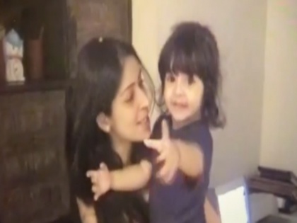Ananya Panday shares a cute video and reveals that she gets the craziness from her mum Bhavana Pandey | 'मदर्स डे' के मौके पर अनन्या पांडे का क्यूट वीडियो सोशल मीडिया पर वायरल, बार-बार देखना चाहेंगे आप