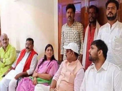 Bihar Former MP Anand Mohan serving life sentence reached Patna meet family wife Lovely Anand and RJD MLA son Chetan Anand viral pic see | बिहारः आजीवन कारावास की सजा काट रहे पूर्व सांसद आनंद मोहन का जलवा, परिवार से मिलने पटना पहुंचे, पत्नी लवली और राजद से विधायक बेटे चेतन से मिले 