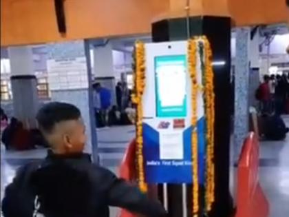 Fitness ke sath bachat Few minutes of exercise at Anand Vihar railway station get platform tickets | एक्सरसाइज करें प्लेटफॉर्म टिकट मुफ्त पाएं, रेल मंत्री पीयूष गोयल से बोले यूजर्स- 1000 KM तक टिकट फ्री करें, पूरा भारत स्लिम दिखेगा