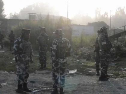 jammu and kashmir: in anantnag encounter with terrorists underway | जम्‍मू-कश्‍मीर : अनंतनाग में सुरक्षाबलों और आतंकियों के बीच मुठभेड़ जारी, दो आतंकी किए ढेर