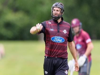 मैच के दौरान हेलमेट पहने हुए एंड्रयू एलिस (Twitter)