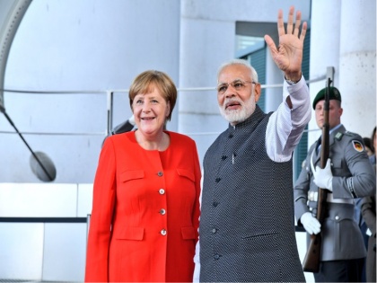 PM Modi departs for Delhi after attended a dinner hosted by Germany Chancellor Angela Merkel | जर्मनी की चांसलर एंजेला मर्केल से मुलाकात करने के बाद भारत रवाना हुए पीएम नरेंद्र मोदी