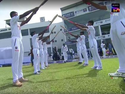 SL vs BAN: Angelo Mathews Given Guard Of Honour As Sri Lankan All-Rounder Walks On Field Ahead Of His Final Test; Video | SL vs BAN: श्रीलंकाई ऑलराउंडर एंजेलो मैथ्यूज को उनके अंतिम टेस्ट से पहले मैदान पर दिया गया गार्ड ऑफ ऑनर | VIDEO