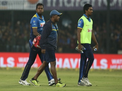 sri lanka angelo mathews dropped for odi series against england | एशिया कप हार के बाद श्रीलंका का सख्त कदम, एंजेलो मैथ्यूज को कप्तानी से हटाने के बाद टीम से भी किया बाहर