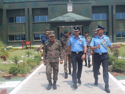 CDS General Anil Chauhan visits Air Force Station and forward areas in North Bengal | सीडीएस जनरल अनिल चौहान ने उत्तर बंगाल में वायु सेना स्टेशन और अग्रिम क्षेत्रों का दौरा किया, सैन्य तैयारियों का जायजा लिया
