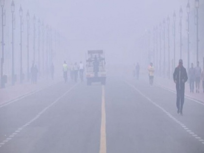 air pollution in Delhi Air Quality Index (AQI) recording of 393 very poor | दिल्ली में वायु गुणवत्ता फिर 'गंभीर' श्रेणी में, 393 दर्ज किया गया AQI, छाई है धुंध