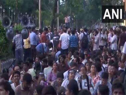 Kolkata Rape-Murder We are not satisfied with the role of CM Mamta Banerjee victim father said | Kolkata Rape-Murder: 'ममता बनर्जी के रुख से संतुष्ट नहीं', जूनियर डॉक्टर के पिता ने कही बड़ी बात Kolkata Rape-Murder We are not satisfied with the role of CM Mamta Banerjee victim father said | Kolkata Rape-Murder: 'ममता बनर्जी के रुख से संतुष्ट नहीं', जूनियर डॉक्टर के पिता ने कही बड़ी बात