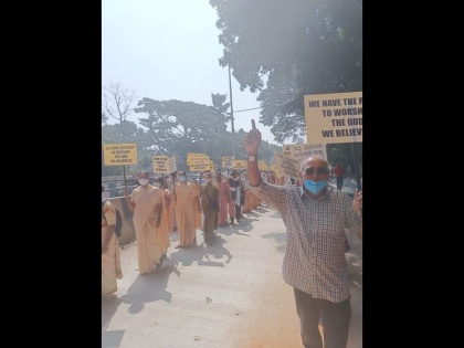 karnataka-anti-conversion-bill-protest march basavaraj bommai | कर्नाटक: धर्मांतरण रोधी विधेयक को असंवैधानिक बताते हुए सैकड़ों लोगों ने विरोध प्रदर्शन किया, 40 सामाजिक-राजनीतिक संगठनों के लोग रहे शामिल