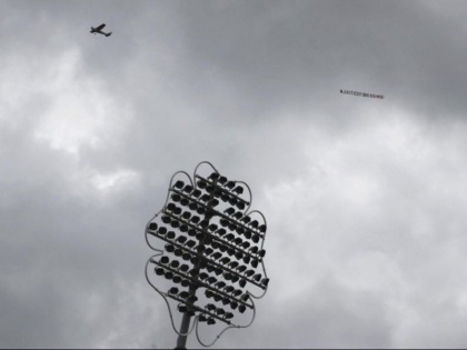ICC World Cup 2019: BCCI files complaint with ICC over aircrafts flew with anti-India banners during India-Sri Lanka match | IND vs SL: मैच के दौरान स्टेडियम के ऊपर विमान से लहराया भारत विरोधी बैनर, बीसीसीआई ने आईसीसी से की शिकायत