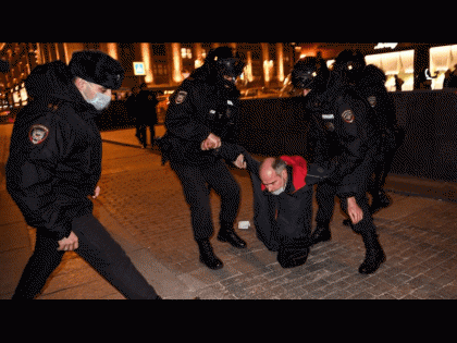 ukraine crisis russia anti war protests more than 4300 people arrested | यूक्रेन संकट: रूस में युद्ध विरोधी प्रदर्शन में शामिल 4300 से अधिक लोगों को हिरासत में लिया गया, 'नो टू वार!' के नारे लगे