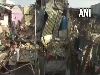 A house collapsed in Antop Hill area of Mumbai Nine persons rescued | मुंबई: एंटॉप हिल इलाके में गिरा घर, मलबे में दबे 9 लोगों का किया गया रेस्क्यू