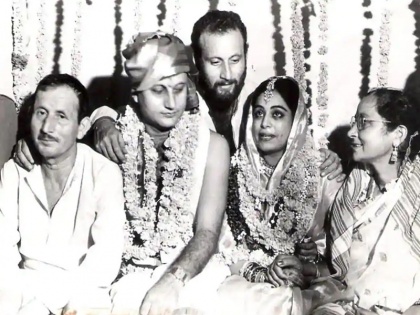 Anupam Kher birthday special know his love story with Kirron kher | बर्थडे स्पेशल: किसी फिल्मी कहानी से कम नहीं अनुपम खेर और किरण खेर की लव स्टोरी, दोनों ने तलाक लेकर रचाई थी शादी