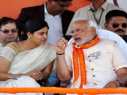 Mirzapur Lok Sabha seat Anupriya Patel trapped caste time not easy SP gave ticket BJP MP Ramesh Bind sister Pallavi Patel bet Daulat Singh Patel | Mirzapur Lok Sabha seat: इस बार राह आसान नहीं, अनुप्रिया पटेल के सामने सपा ने भाजपा सांसद रमेश बिंद को दिया टिकट, बहन पल्लवी ने दौलत सिंह पर खेला दांव