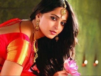 actress anushka shetty accident for sye raa narasimha reddy set | 'बाहुबली' की 'देवसेना' हुईं घायल, इस फिल्म की कर रही थीं शूटिंग