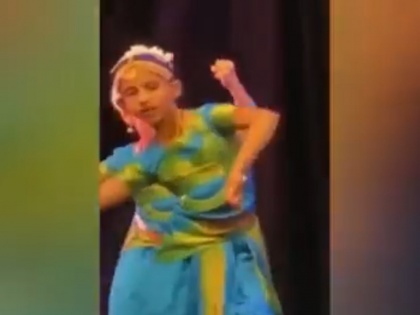 UK PM Rishi Sunak's daughter Anushka performed Kuchipudi dance in London event watch viral video | ब्रिटेनः पीएम ऋषि सुनक की बेटी अनुष्का ने लंदन में किया भारत का प्रसिद्ध कुचिपुड़ी डांस, देखें वायरल वीडियो