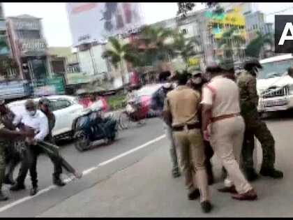 Andhra Pradesh Police Detain Activists Attempting To Unfurl Tricolour At Jinnah Tower | जिन्ना टॉवर पर तिरंगा फहराने की कोशिश, पुलिस ने पकड़ा, देखें वीडियो