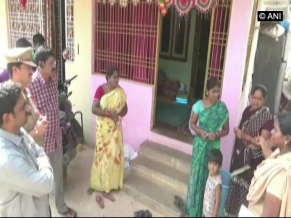 Andhra Pradesh: village women are fined if seen in nighties before sunset | आंध्र प्रदेशः गांव के बुजुर्गों का फरमान, महिलाओं ने शाम से पहले पहनी 'नाइटी' तो लगेगा जुर्माना!