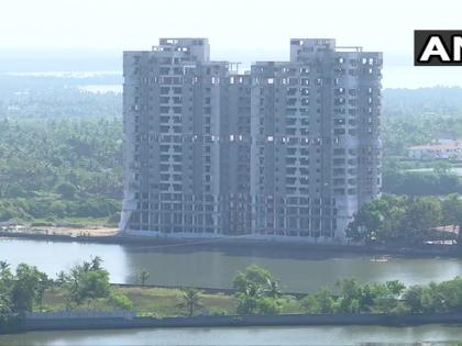 Kerala: An illegal apartment demolished in Kochi on the orders of the High Court | केरल: सुप्रीम कोर्ट के आदेश पर कोच्चि में एक अवैध अपार्टमेंट ध्वस्त, 2 बजे गिराई जाएगी एक और इमारत Kerala: An illegal apartment demolished in Kochi on the orders of the High Court | केरल: सुप्रीम कोर्ट के आदेश पर कोच्चि में एक अवैध अपार्टमेंट ध्वस्त, 2 बजे गिराई जाएगी एक और इमारत