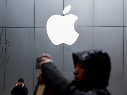 Apple Faces 918 Million Dollar Lawsuit Over iPhone Software Update | पुराने iPhones को धीमा करने का एप्पल पर लगा आरोप, देना पड़ सकता है 918 मिलियन डॉलर मुआवजा