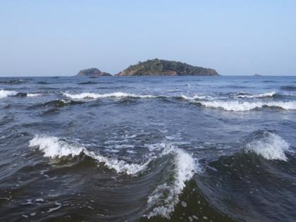 Two cyclonic storms moving simultaneously in Arabian Sea, likely to pass through Lakshadweep in next 24 hours | अरब सागर में एक साथ चल रहे हैं दो चक्रवाती तूफान, अगले 24 घंटों में लक्षद्वीप से गुजरने की संभावना