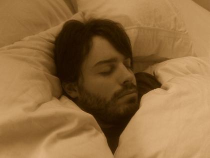 Are you also having trouble sleeping at night Your pillow can be the reason know important tips | क्या आपको भी रात में नींद आने में हो रही है दिक्कत? आपका तकिया हो सकता है कारण, जानें पिलो से संबंधित जरूरी टिप्स