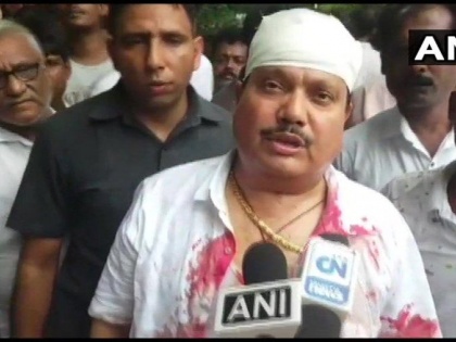 West Bengal: BJP MP Arjun Singh's car was allegedly vandalised by TMC workers | पश्चिम बंगालः बीजेपी सांसद अर्जुन सिंह की कार पर हमले के खिलाफ हो रहे विरोध प्रदर्शन में लाठी चार्ज, घायल हो गए नेता!