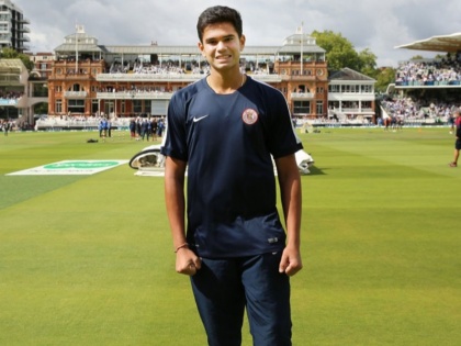 India vs England: Arjun Tendulkar helped Lord's groundstaff after rain halted play | Ind vs ENG: लॉर्ड्स टेस्ट में मैदान सुखाने के लिए 'ग्राउंड्समैन' बने अर्जुन तेंदुलकर, हुई जमकर तारीफ