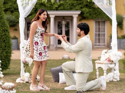 Singer Armaan Malik got engaged to long time girlfriend Aashna Shroff wore the ring on his knees in film style | सिंगर अरमान मलिक ने लॉन्ग टाइम गर्लफ्रेंड आशना श्रॉफ के साथ की सगाई, फिल्मी स्टाइल में घुटनों पर बैठकर पहनाई रिंग