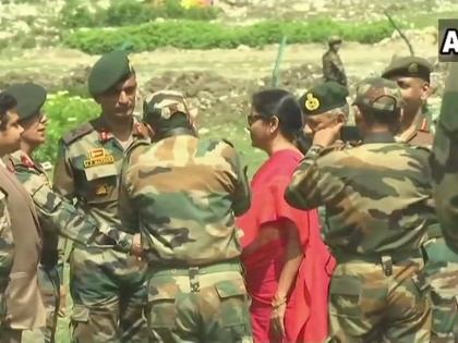 Alert of terrorist attack on Amarnath yatra, Defense Minister Nirmala Sitharaman, army chief Bipin Rawat reached Baltal Army base camp | अमरनाथ यात्रा पर आतंकी हमले का अलर्ट, रक्षा मंत्री, सेना अध्यक्ष पहुंचे बालटाल आर्मी बेस कैंप